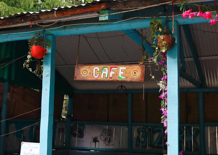 Ozark House Hostel Jibhi